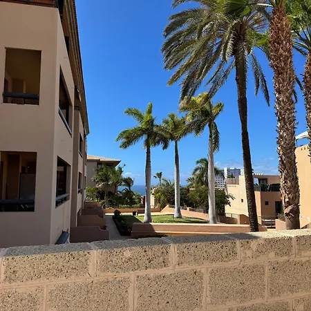 Family-friendly Oasis In With Panoramic Terrace & Private Parking In Tenerife Appartamento Playa Paraiso (Tenerife)