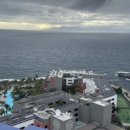 Family-friendly Oasis In With Panoramic Terrace & Private Parking In Tenerife Daire *