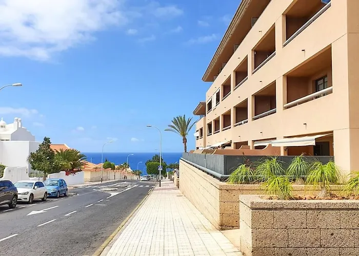 Family-friendly Oasis In With Panoramic Terrace & Private Parking In Tenerife Playa Paraiso (Tenerife)